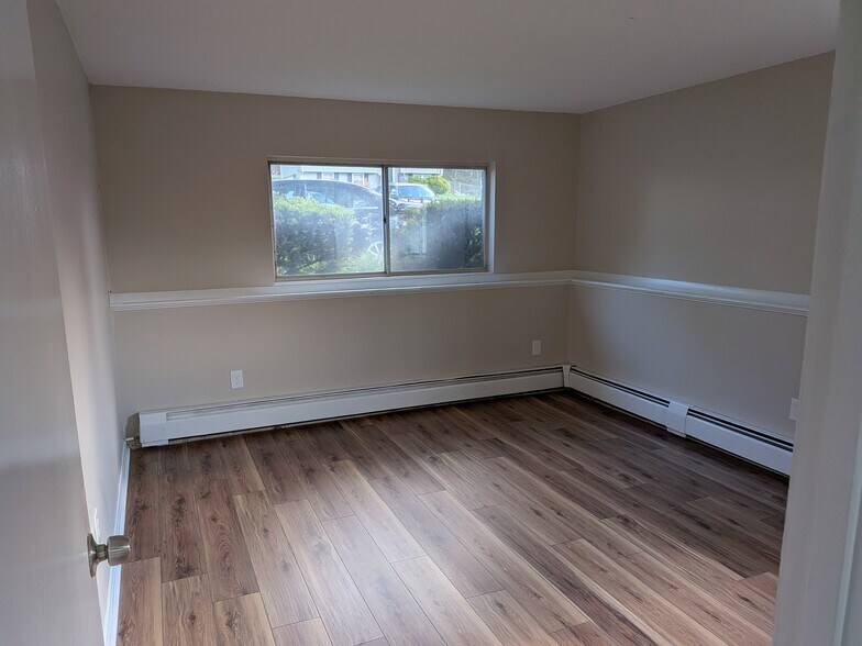 Building Photo - 540 E Merrimack St