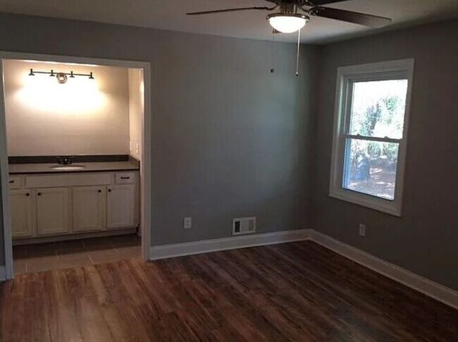 Building Photo - 128 S Wrenwood Dr