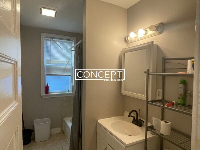 Building Photo - 65 Hillside St