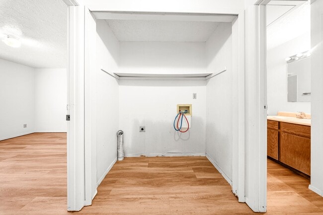Building Photo - 600 N 2450 E
