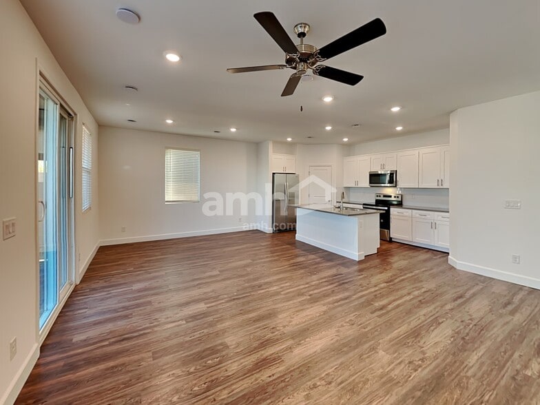 Building Photo - 10020 Spire St