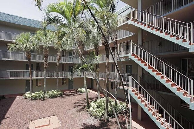 Building Photo - 1.0 bedroom in Fort Lauderdale Florida 33311