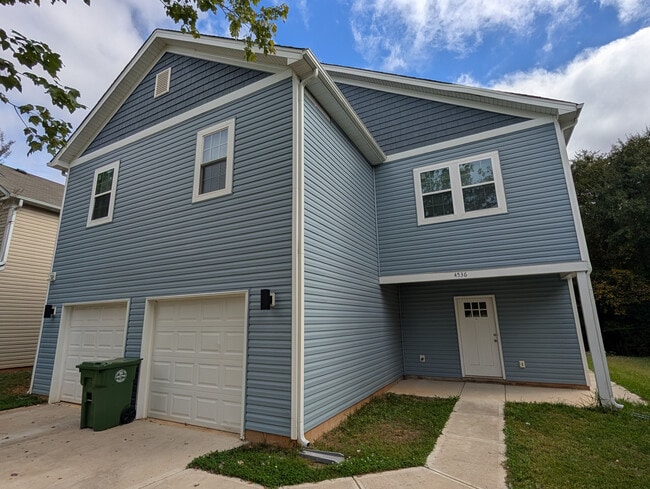 Building Photo - Room in House on Stone Mountain Dr
