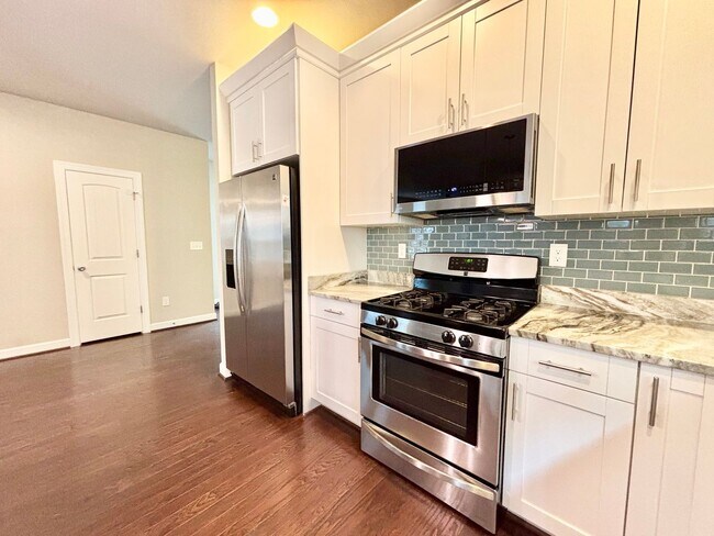 Building Photo - Gorgeous Home in Town Center Virginia Beach!