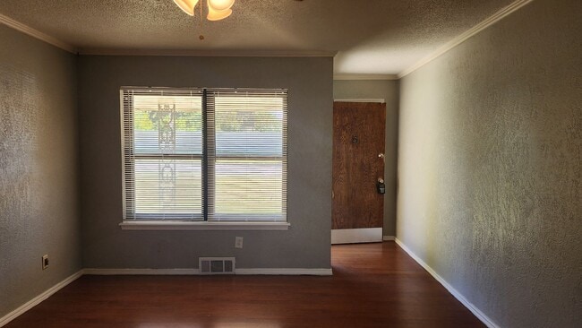Building Photo - 1009 SW 70th