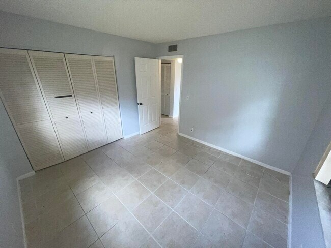 Building Photo - 4185 Oak Terrace Dr