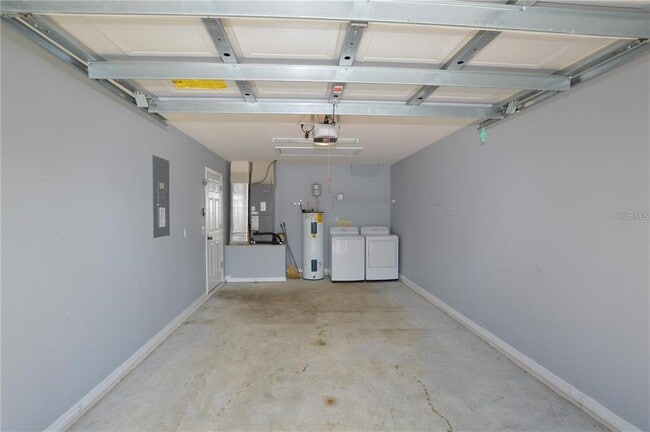 Building Photo - 42 Farmsworth Dr