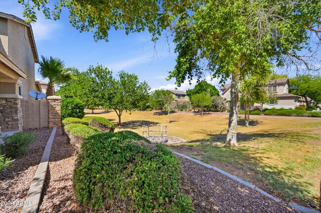 Building Photo - 2250 E Wayland Dr