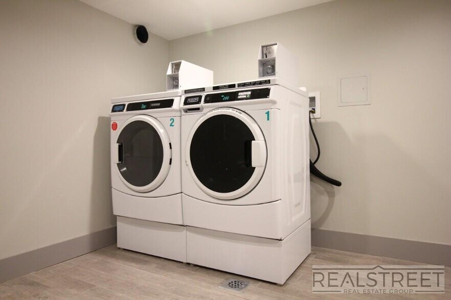 Building Photo - Stunning NEW 2 BED in Cobble Hill!