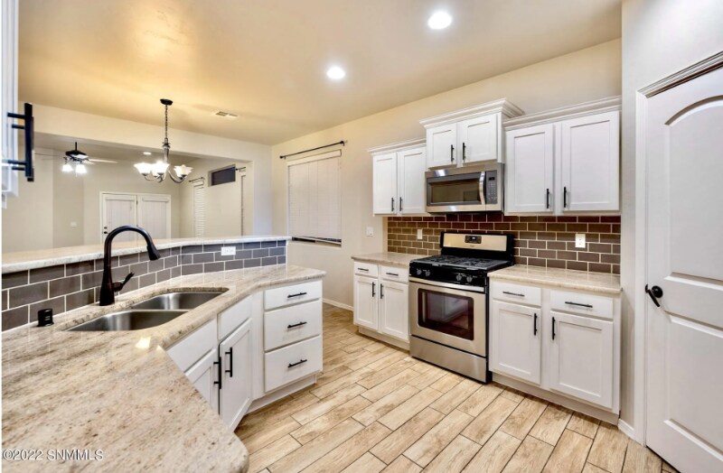 Building Photo - 3933 Agua Duro Dr