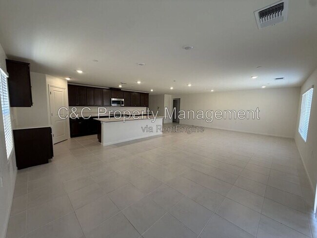 Building Photo - 2208 S Helm Ave
