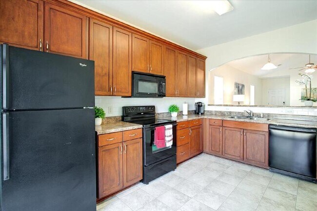 Building Photo - 11 Summer Lake Way