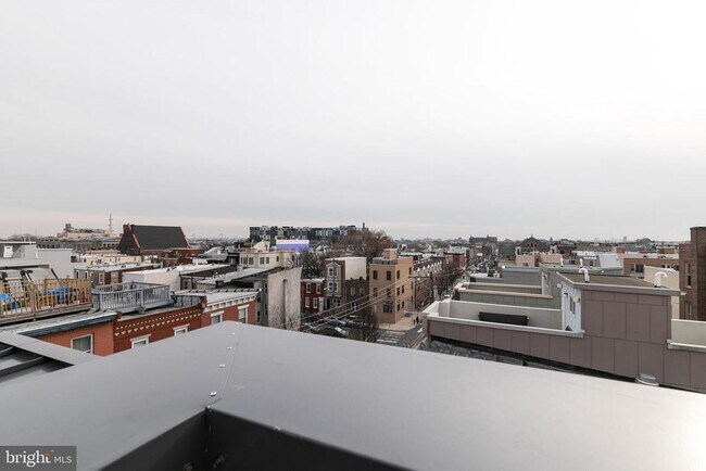 Building Photo - 752 S 16th St