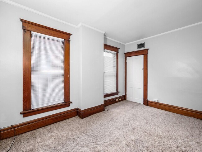 Building Photo - 1230 Indianola Ave