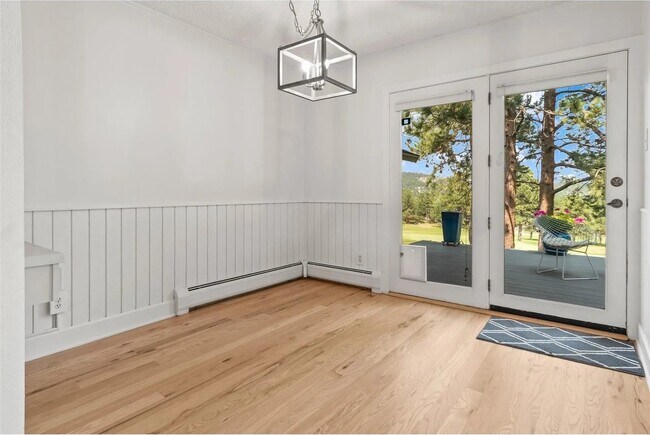 Building Photo - Exquisite Townhome in Hiwan on Golf Course!