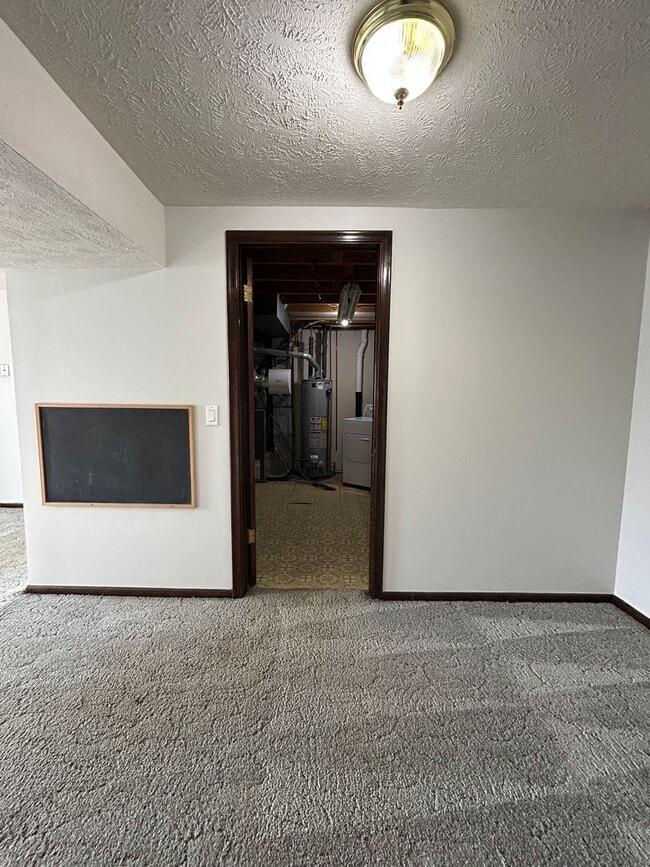 Building Photo - Spacious 3-Bedroom, 1-Bath Home with Garage & Basement in La Vista