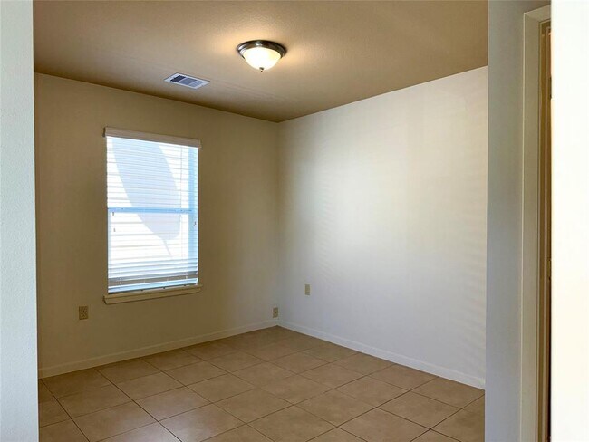 Building Photo - 10058 Emnora Ln