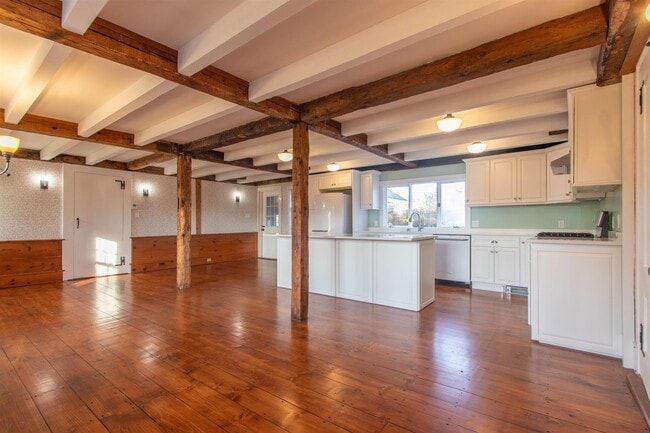 Building Photo - 267 N River Rd