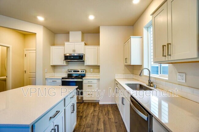Building Photo - 2620 NE 117th Pl