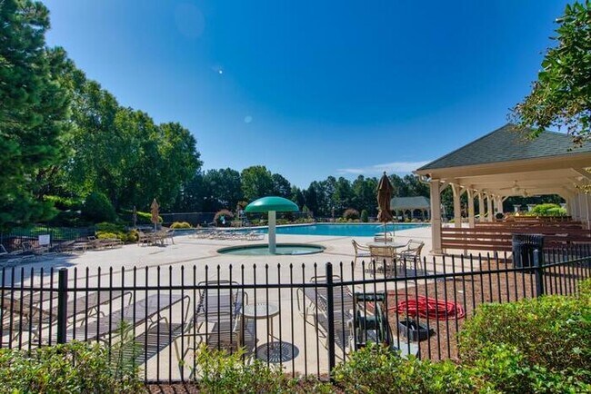 Building Photo - House 4 Beds 2 Baths