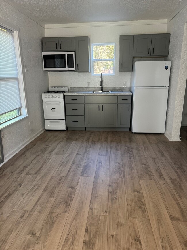 Building Photo - 1747 5th St