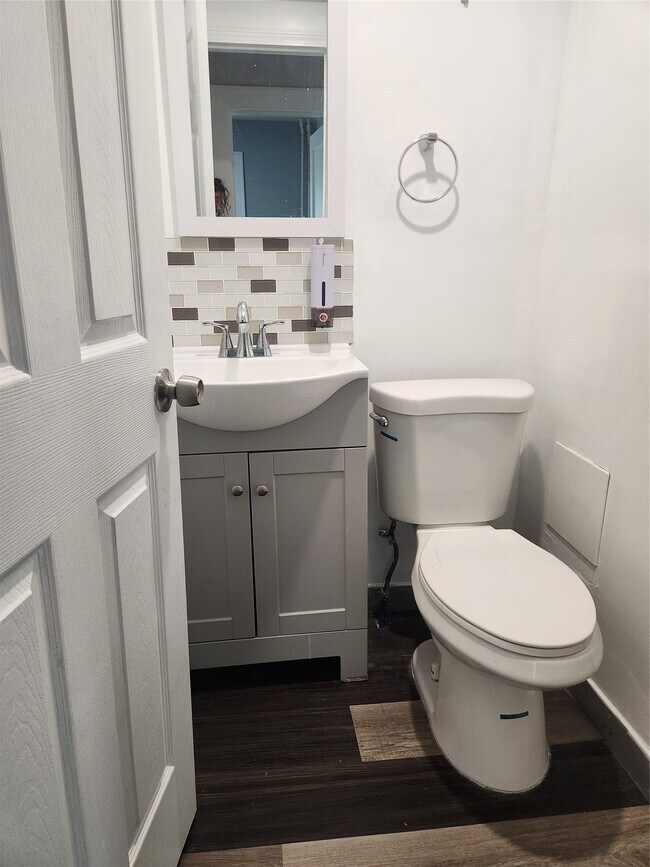 Building Photo - 87 S Washington St