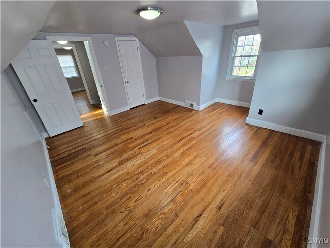 Building Photo - 532 Orwood Pl