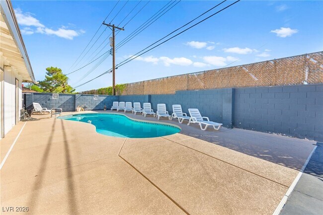 Building Photo - 1531 Commanche Dr