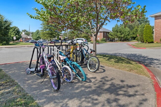 Building Photo - 413 Columbia Pl