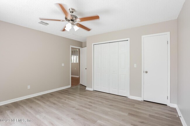 Building Photo - 11360 Fort Caroline Lakes Dr S