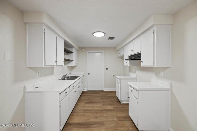 Building Photo - 2650 Debbie Ct