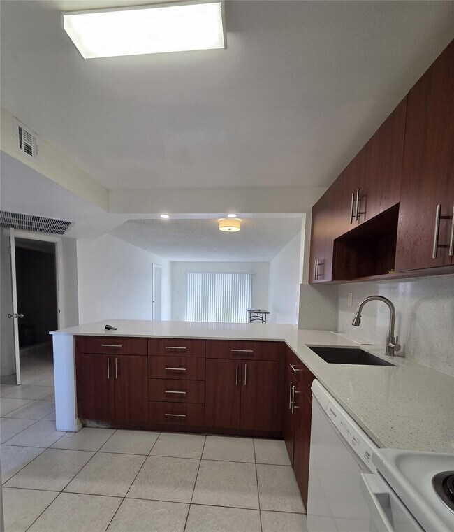 Building Photo - 8040 N Colony Cir