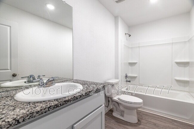 Building Photo - 2822 Millikan Dr