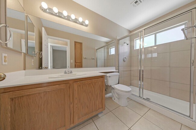 Building Photo - Green Valley Home! Beautiful &  Spacious! Stainless steel appliances! Washer & dryer! No pets!