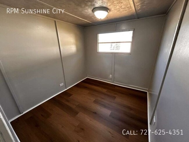 Building Photo - 710 S 50th St