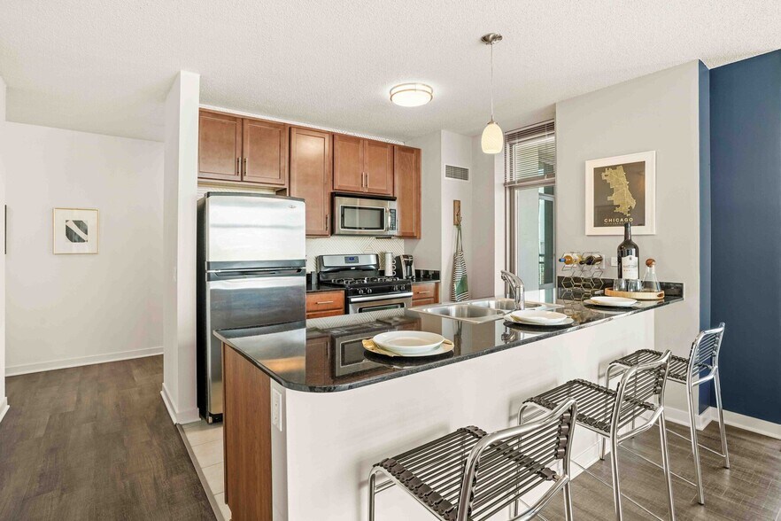 Building Photo - 555 W Kinzie St