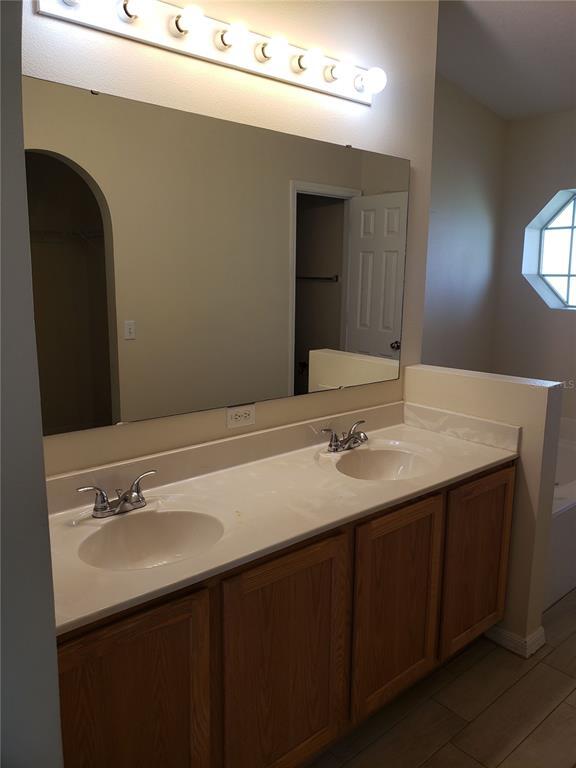 Building Photo - 2735 Suncoast Lakes Blvd