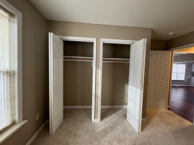 Building Photo - Short term lease available!