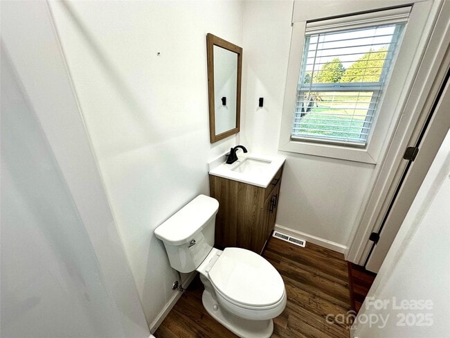 Building Photo - 2054 Hickory Hills Dr