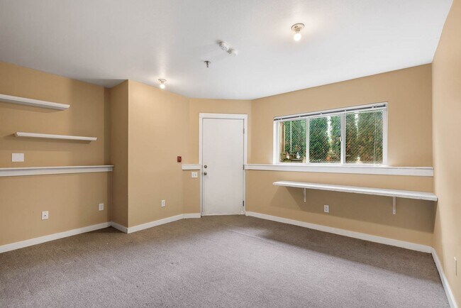 Building Photo - 11560 Stone Ave N