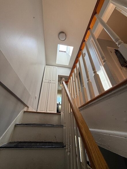 Building Photo - 189 W Sixth Street Unit