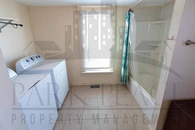 Building Photo - 734 E Morris St