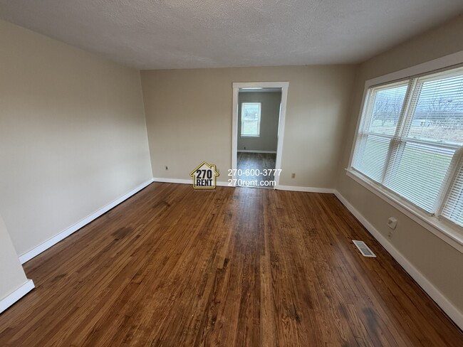 Building Photo - 3145 Old State Rd