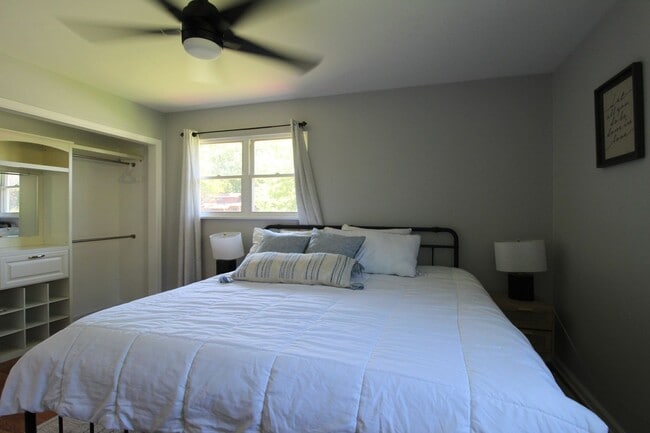 Building Photo - Bright & Spacious 2-Bedroom Home in Massanutten