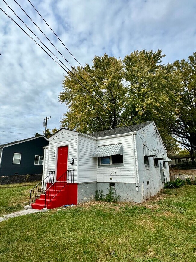 Building Photo - 3 Bed 3 Bath House near VCU and Byrd Park!