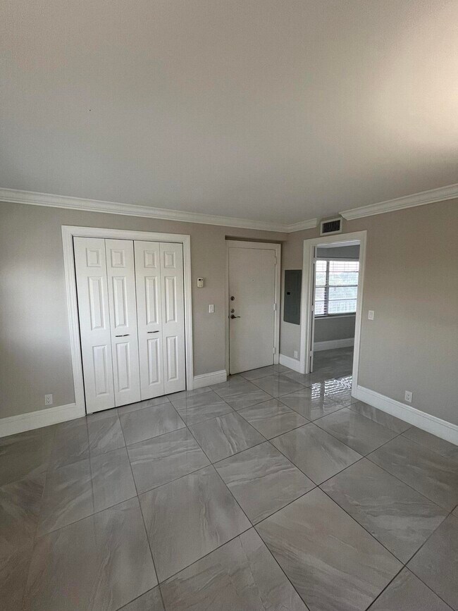 Building Photo - 155 Yacht Club Dr