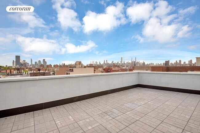 Building Photo - 3057-57 Crescent St