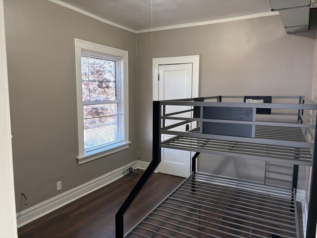 Building Photo - 10226 S Vernon Ave