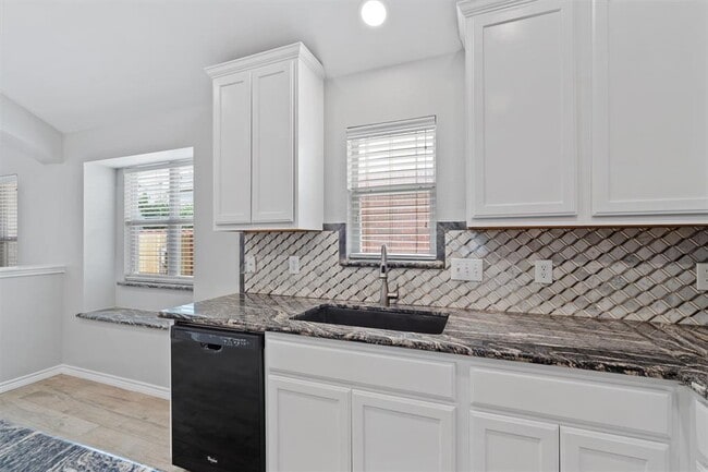 Building Photo - 1083 Zeus Cir