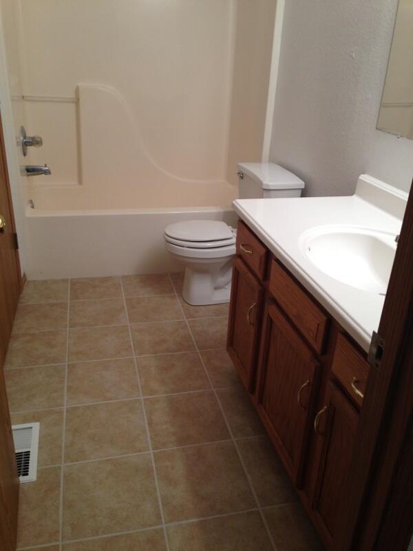 Building Photo - 2504 Carnation Dr